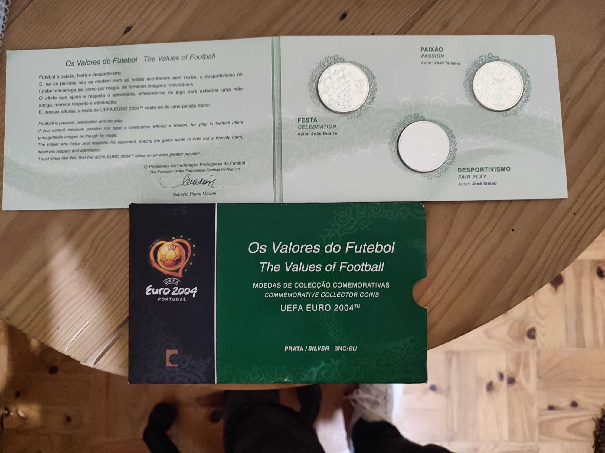 Vendo moedas de coleção " Os valores do futebol" do euro 2004 em Prata