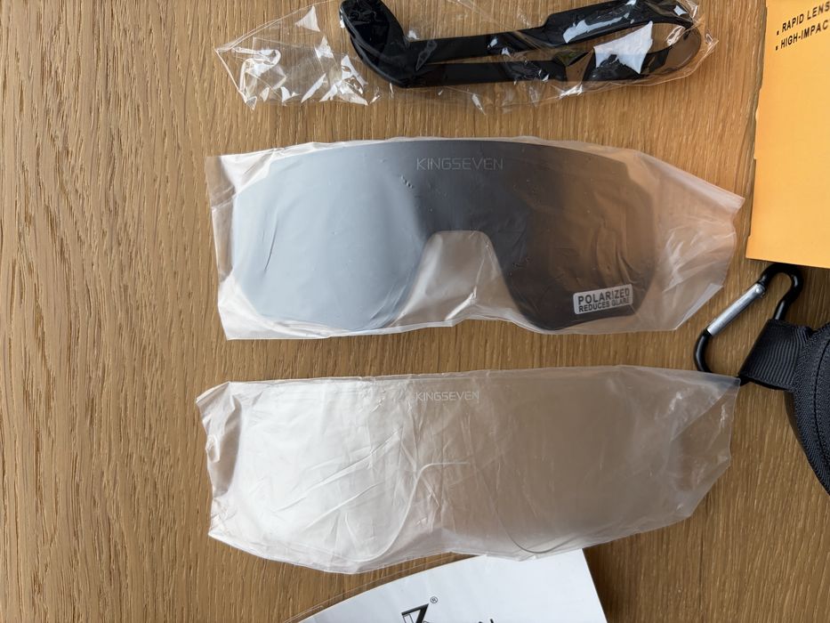 Okulary sportowe KINGSEVEN z wymiennymi szkłami, etui i akcesoriami