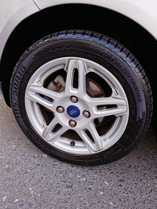 FORD FIESTA carro a gasolina - econômico ideal para a cidade