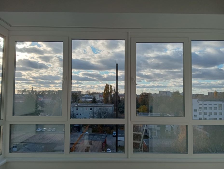 Прибирання приміщень,миття вікон,хімчистка