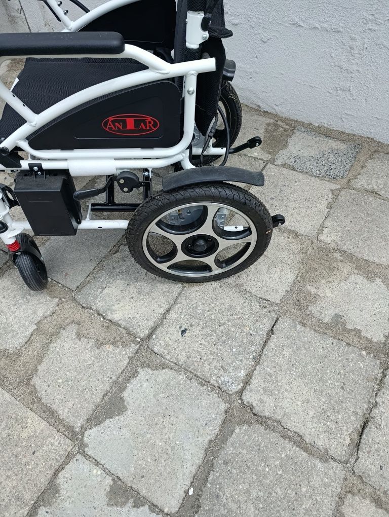 Wózek inwalidzki elektryczny  Nowy