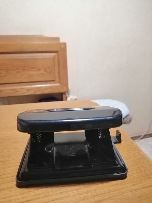 Металевий диркокол