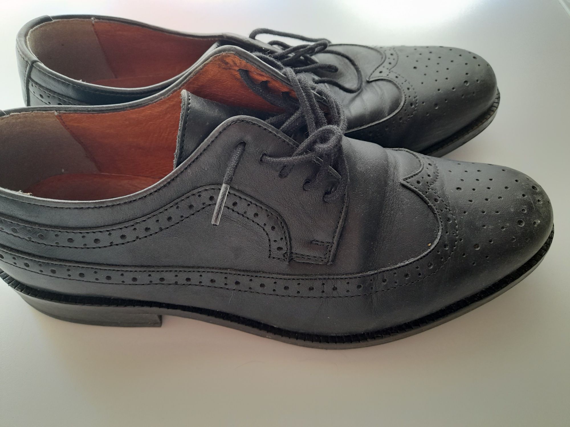 Sapatos de homem n. 41
