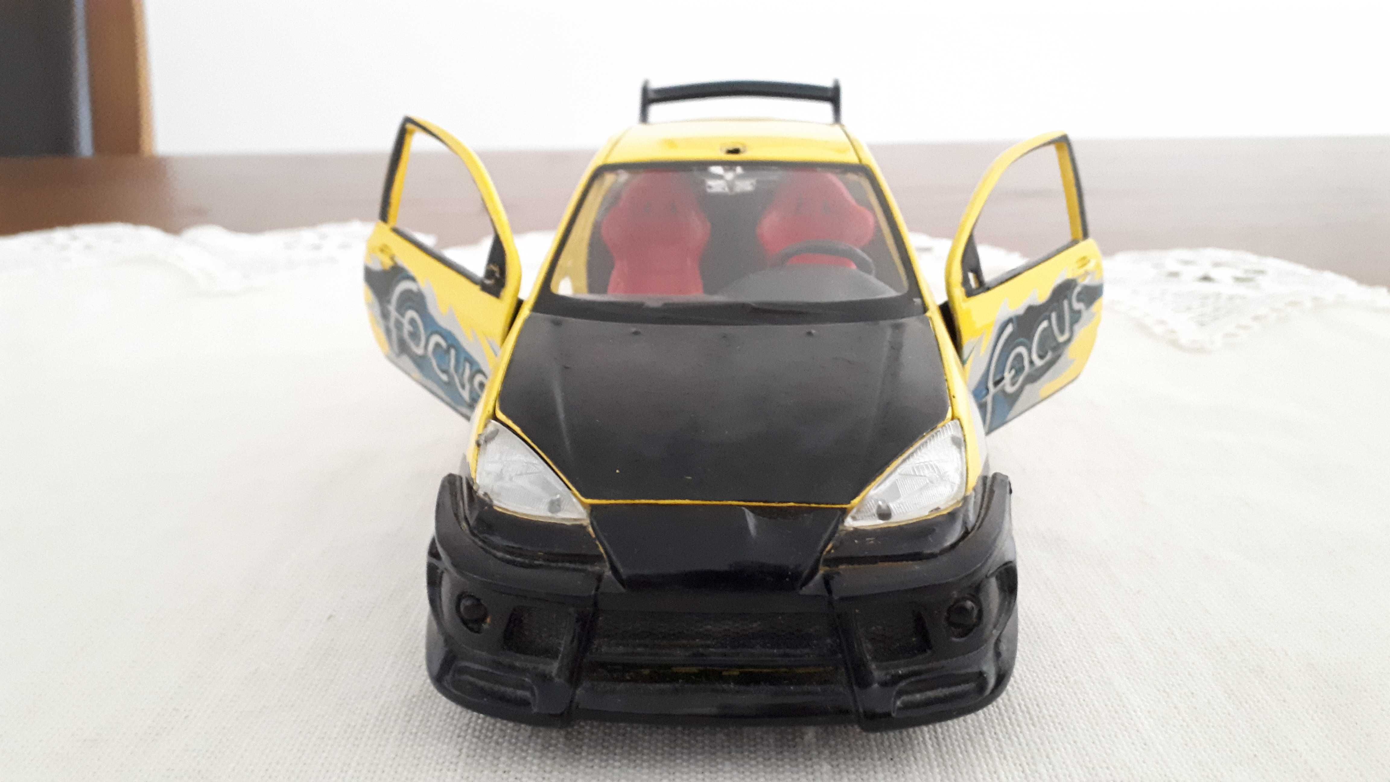 Carro Ford Focus, escala 1:24, BAIXA DE PREÇO!