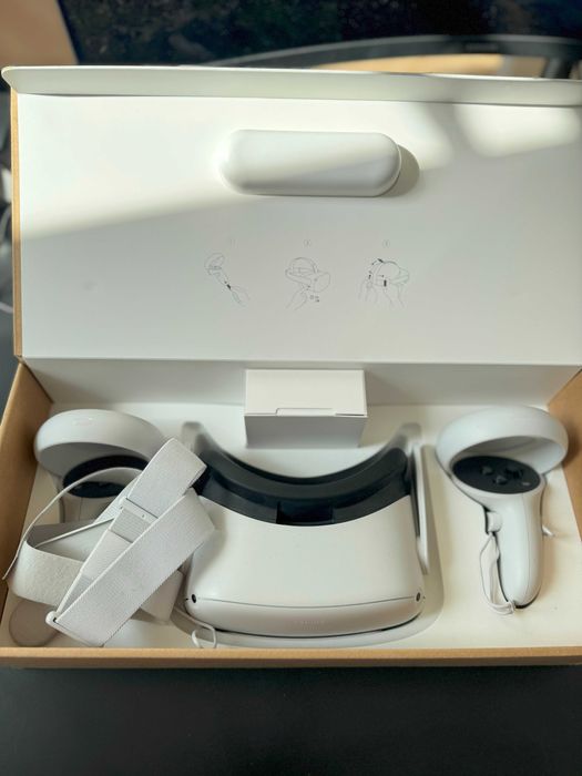 Oculus Quest 2 - doinwestowany + BOBO VR M2 PRO (EXTRA BATERIA)