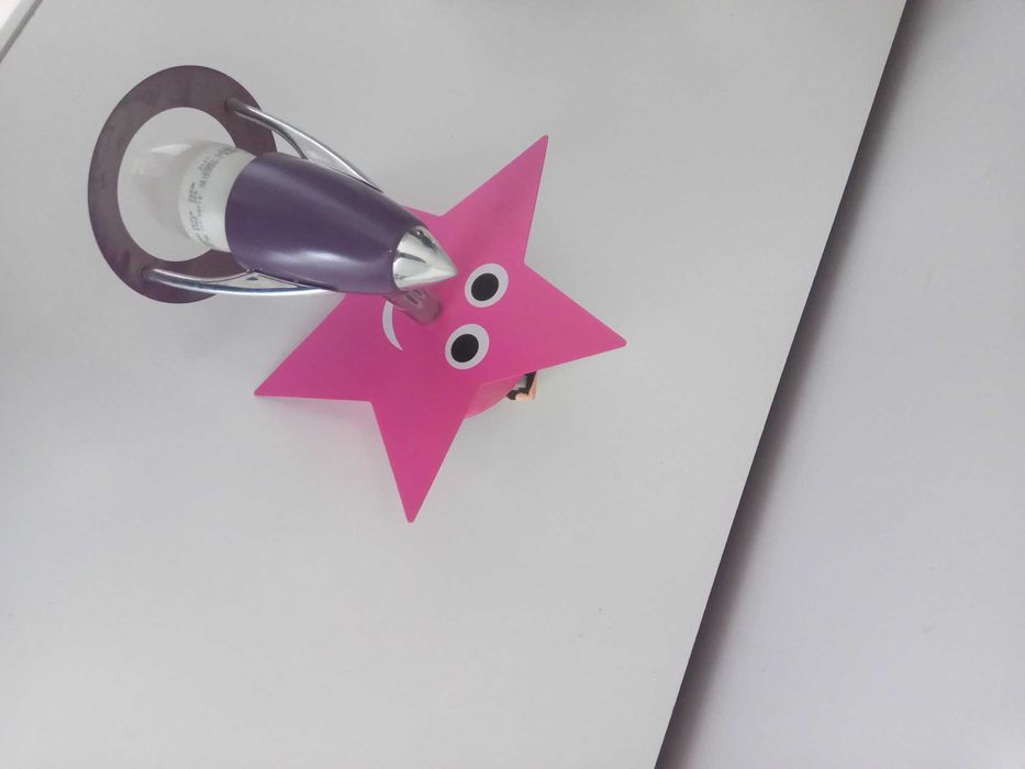 Kinkiet uśmiechnięta gwiazdka do pokoju dziecięcego lampa lampka