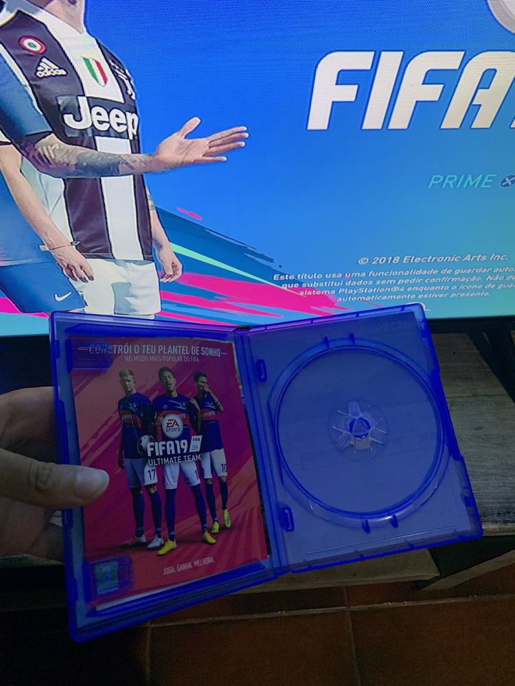 Ps4 Fat 500GB 2 comandos em bom estado