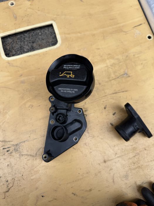 VW Crafter Крафтер 2.5 маслозаливна горловина Фольксваген 076115308a