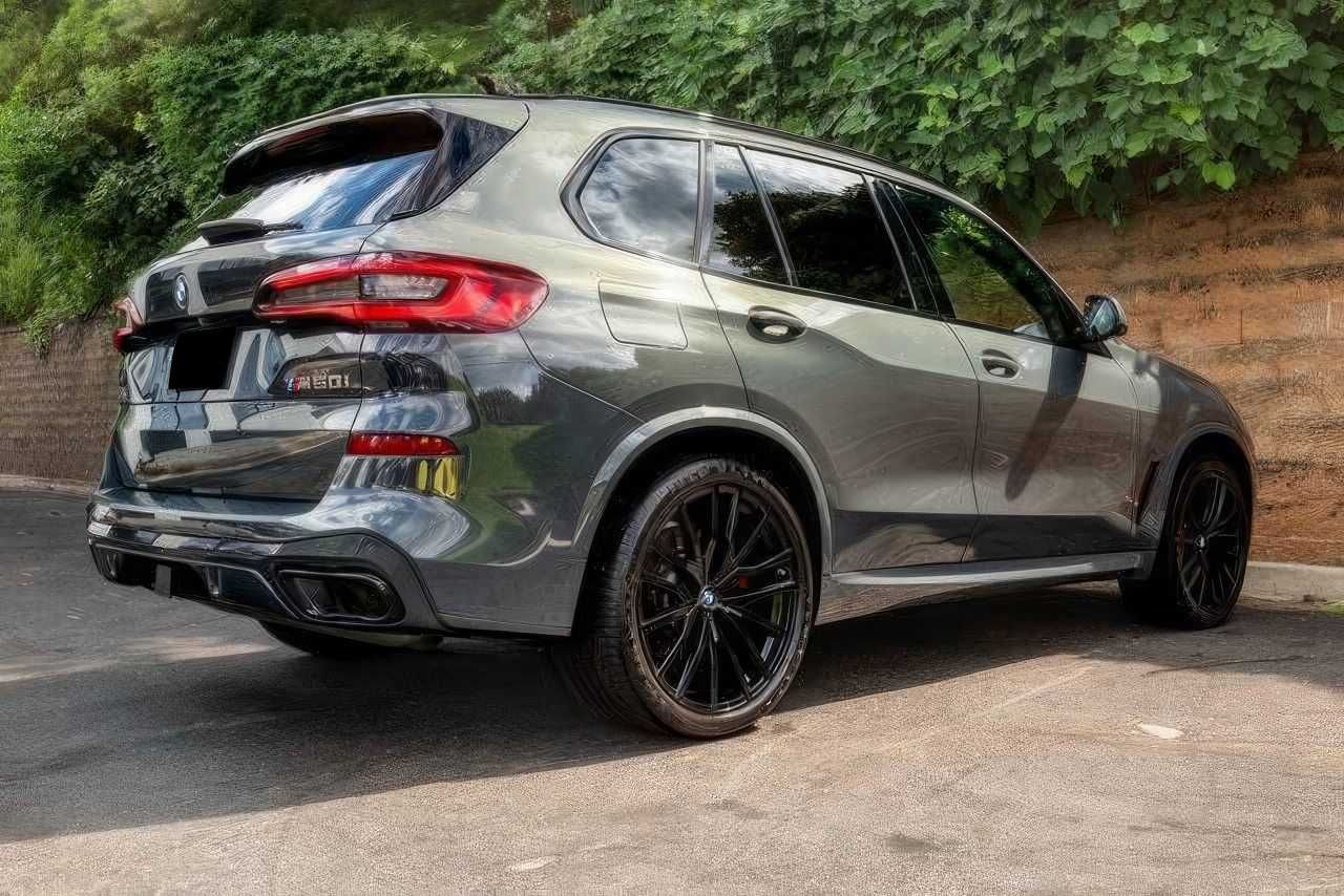 2021    BMW    X5