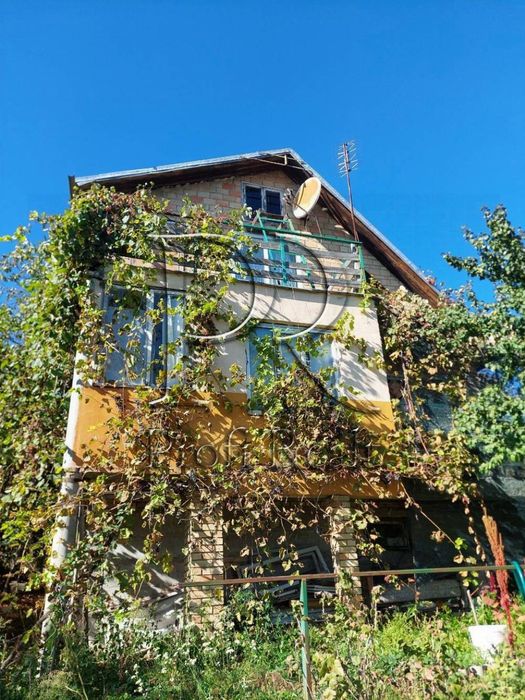 Продаж дачного будинку з ділянкою в с. Іванковичи