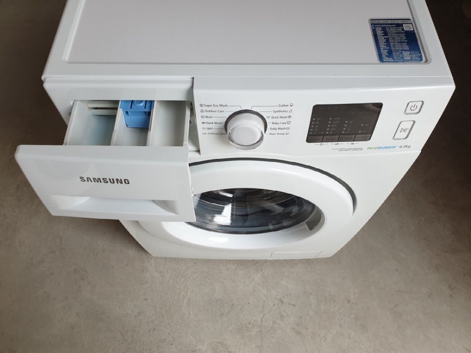 Узкая пральна/стиральная/ машина SAMSUNG 6 KG Ecobubble / WF60F4E0W2W