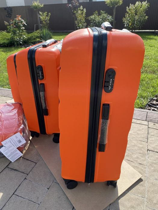 Валіза Чемодан Wings  на 4 колесах полікарбонова