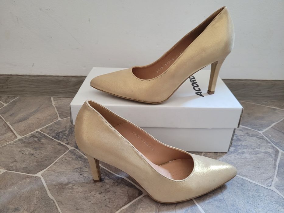 Skórzane czółenka złote 39