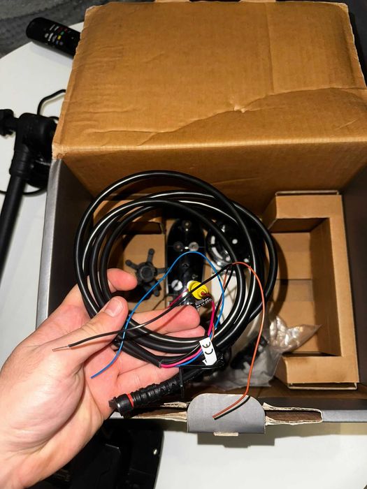 Echosonda Garmin Striker 7cv z przetwornikiem GT20-TM z uchwytem