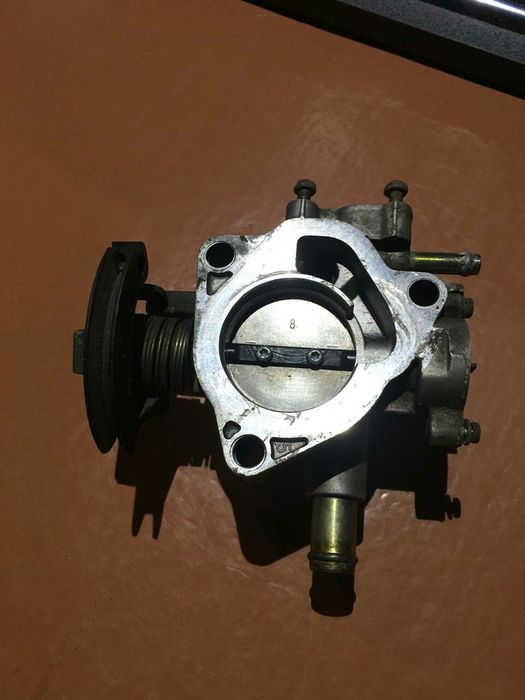 Дроссельная заслонка Toyota Corolla e120