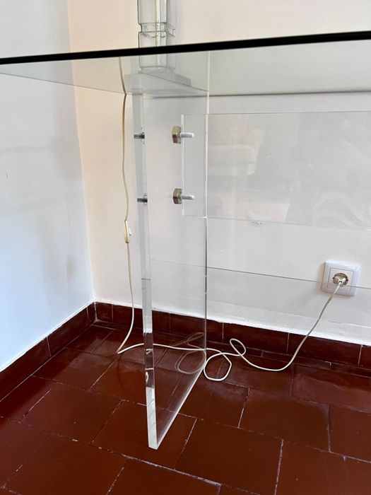 Mesa acrilico e vidro