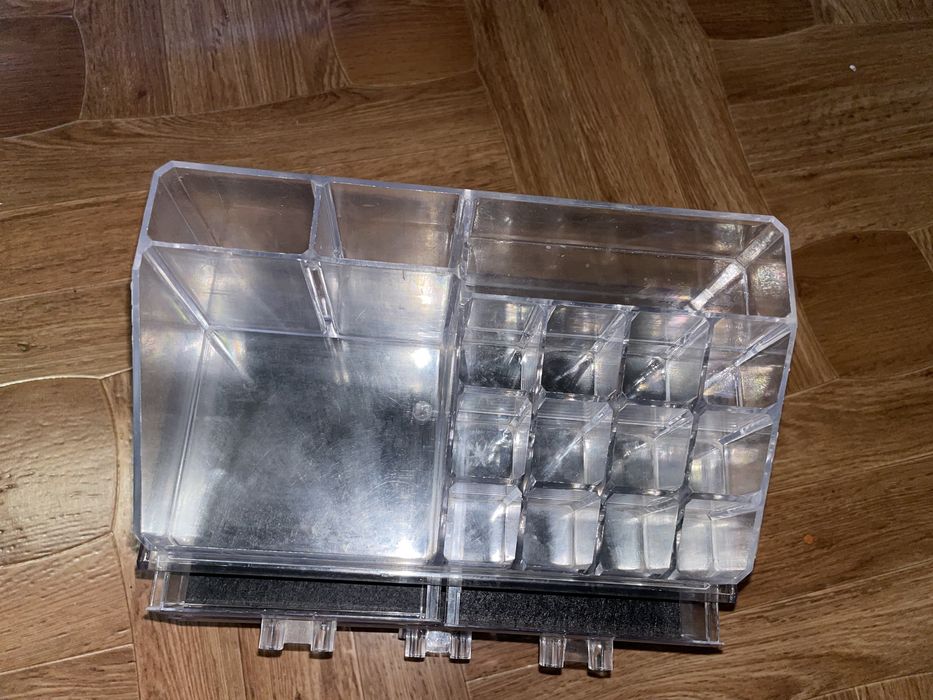 Органайзер–стойка для косметики