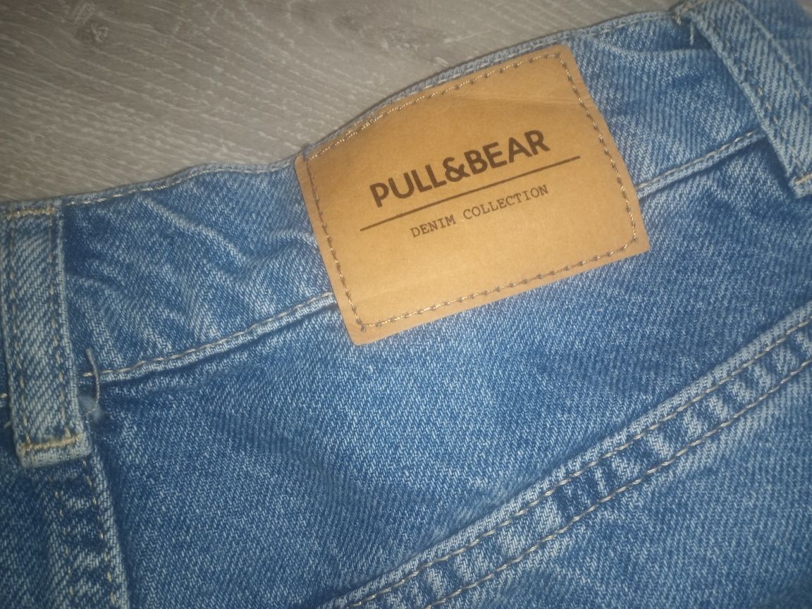 Śliczna jeansowa spódnica z Pull&Bear z dziurami rozmiar M