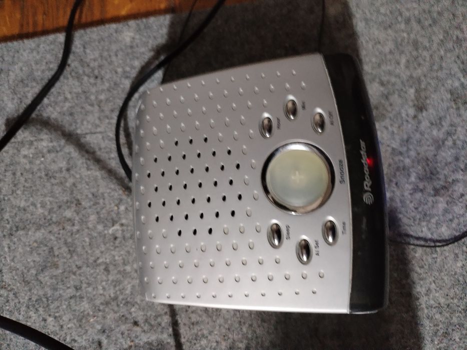 Продам радіо з годинником