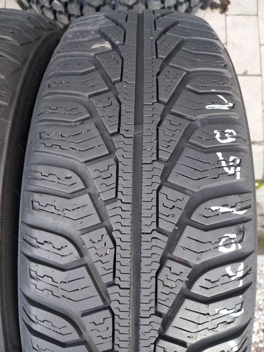 2x Opony Używane Zimowe 195/65R15 Uniroyal