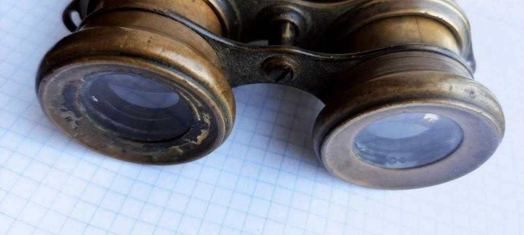 Бинокль 19 века хорошее состояние, оптика наводится