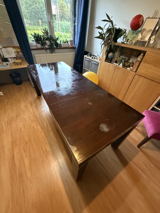 Duzy rozkladany stół