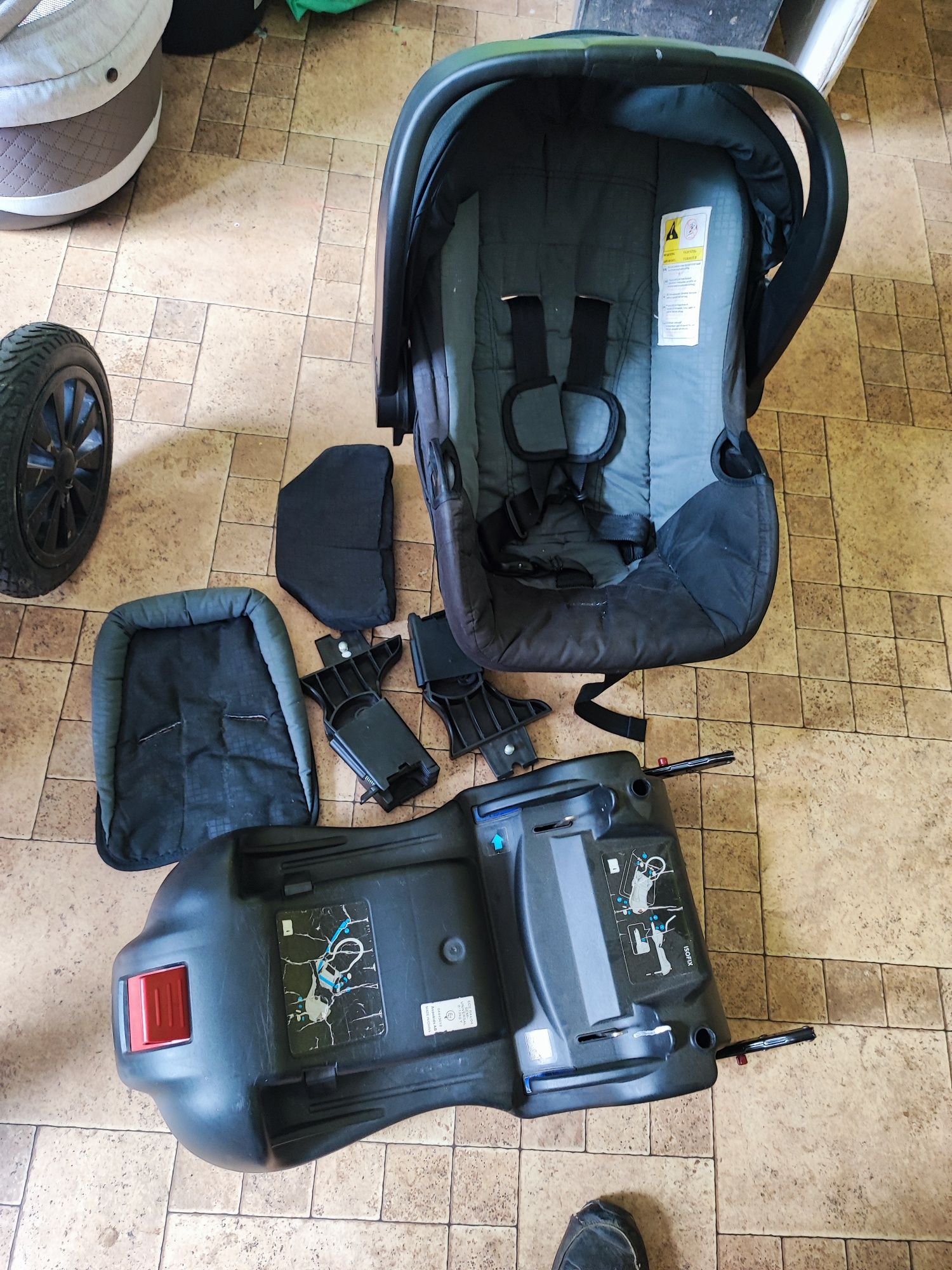 Wózek gondola, spacerówka, nosidełko z baza isofix stan dobry.