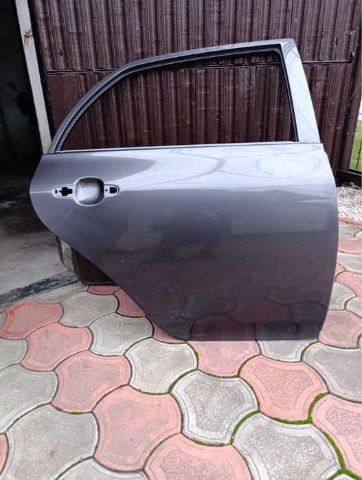 Двері задні праві тойота корола