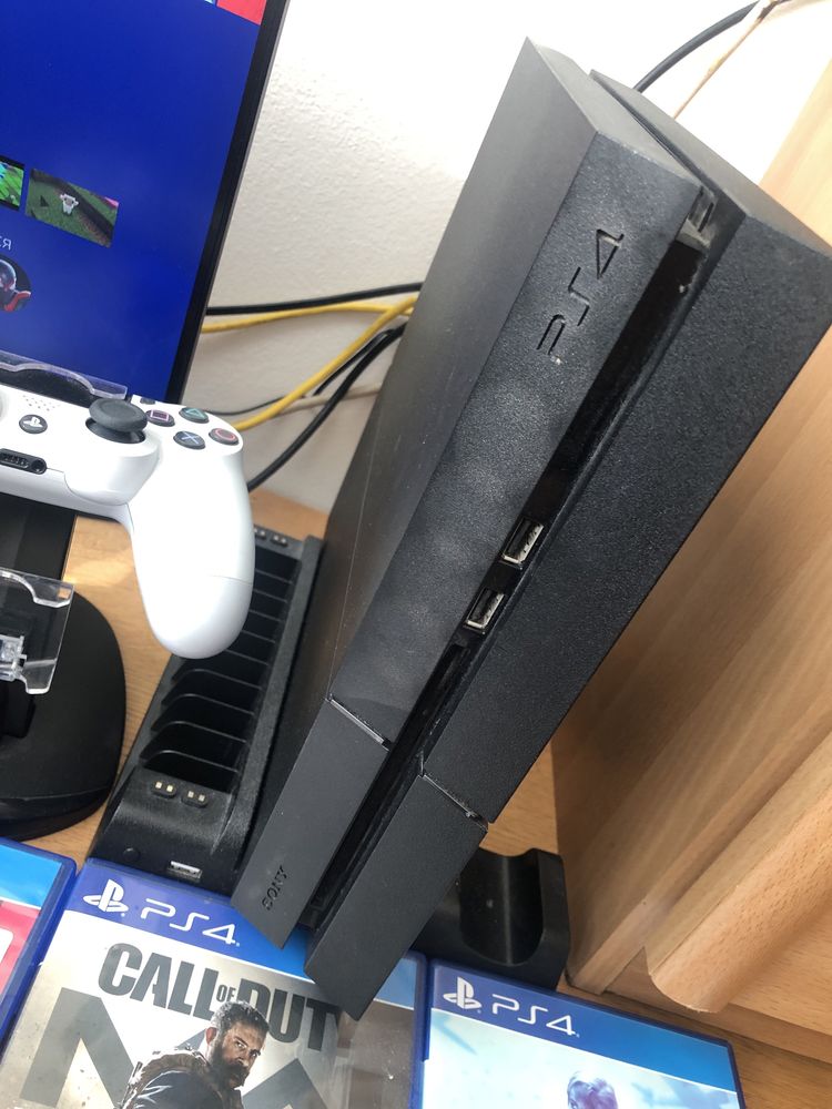 Ps 4 з монітором та іграми
