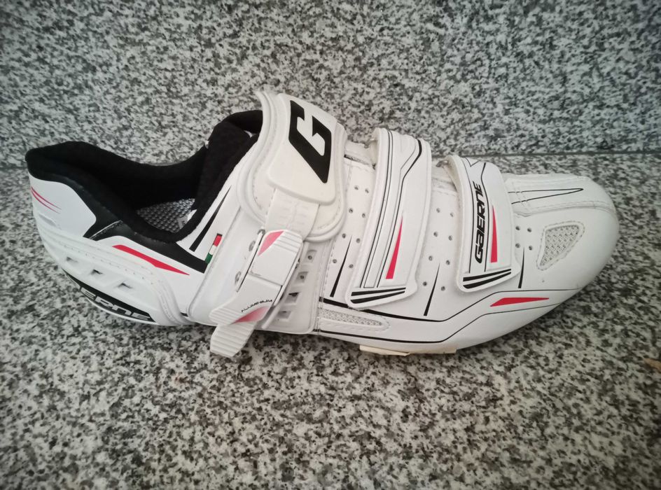 Sapatilha de ciclismo de estrada