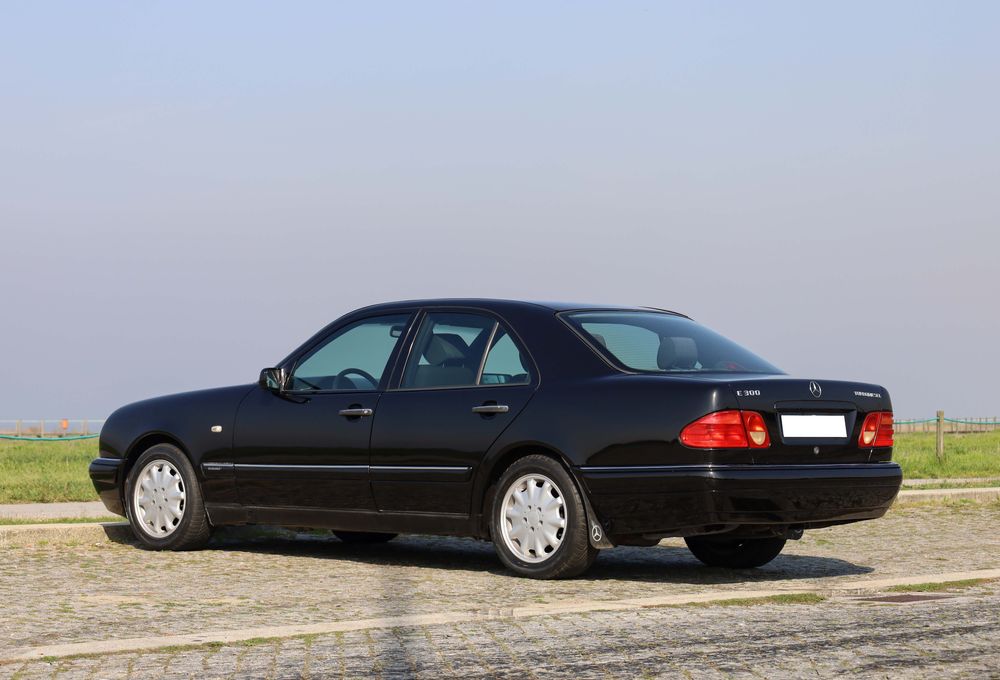 Mercedes E300 Turbo - Desde 90€ /mês
