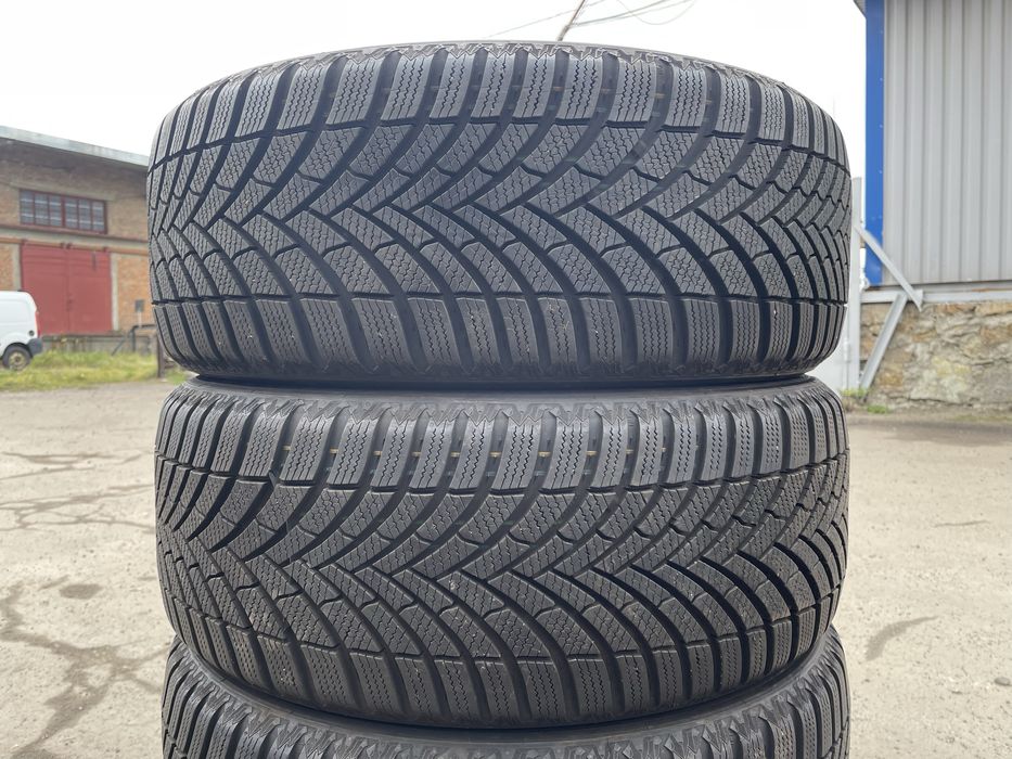 Майже нові зимові шини Sempeeit 225/50 R18