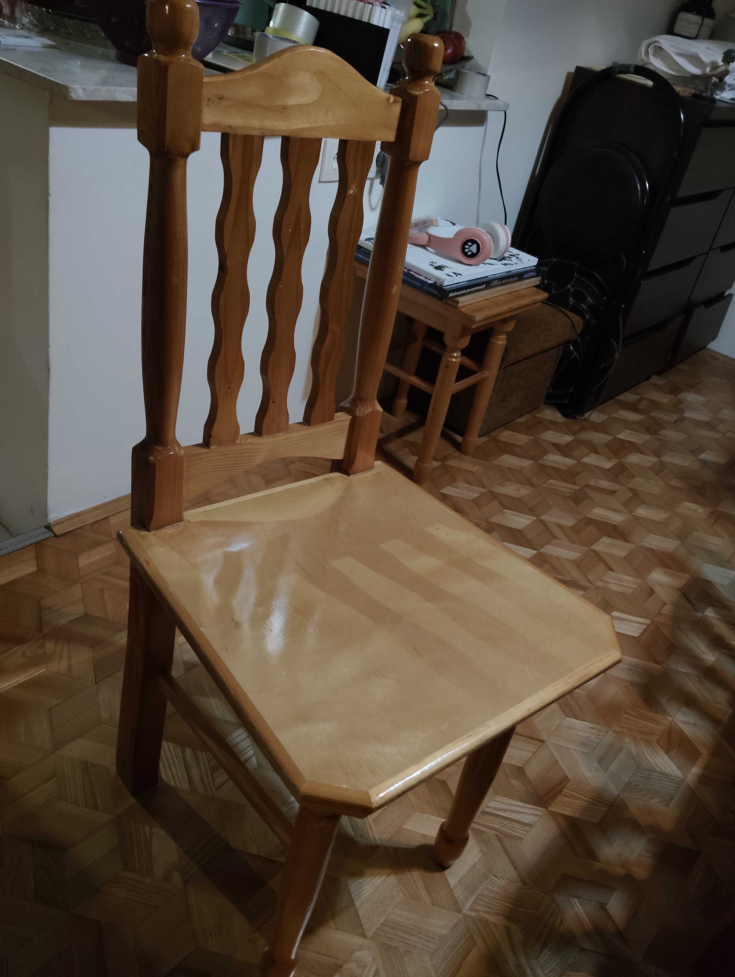 Dwa stoły plus krzesła - sosna