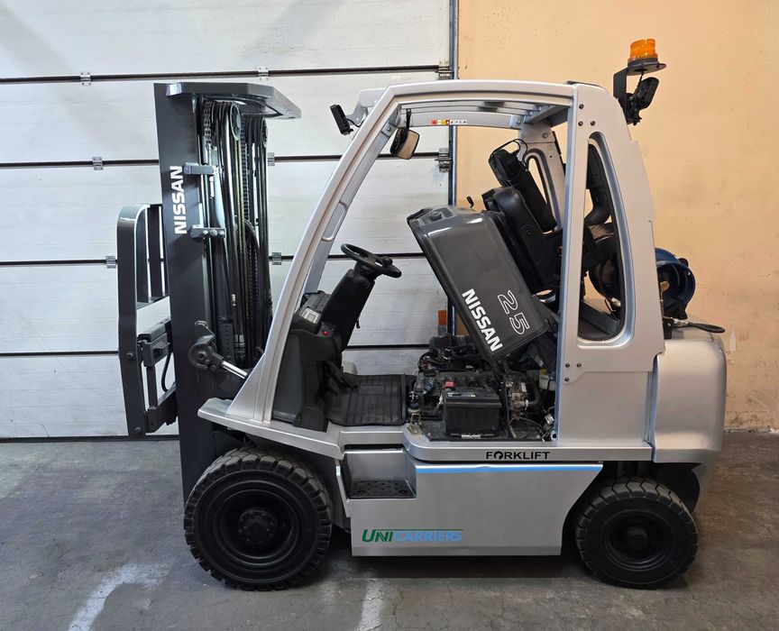 Навантажувач вилковий газовий Nissan 2,5 тонн триплекс 4,5 метра