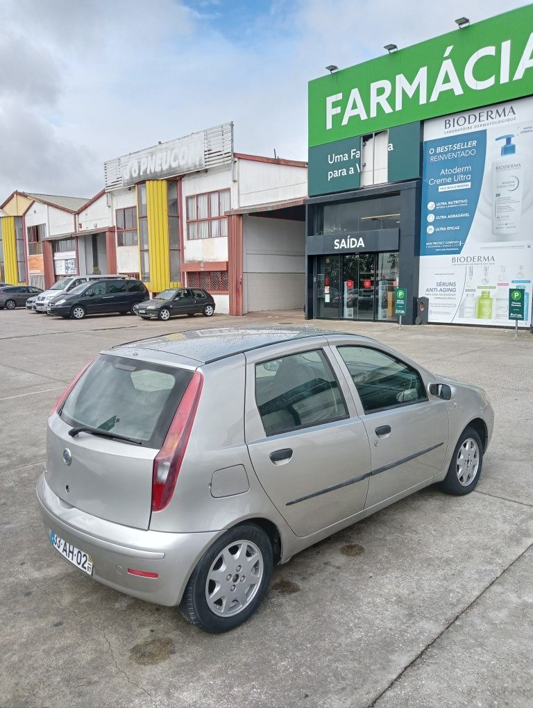 FIAT PUNTO 1.2cc 8v imaculado