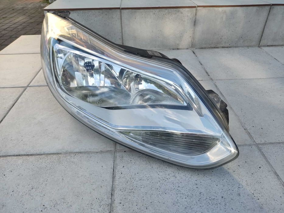 Reflektor prawy lampa Ford Focus MK3 przedlift