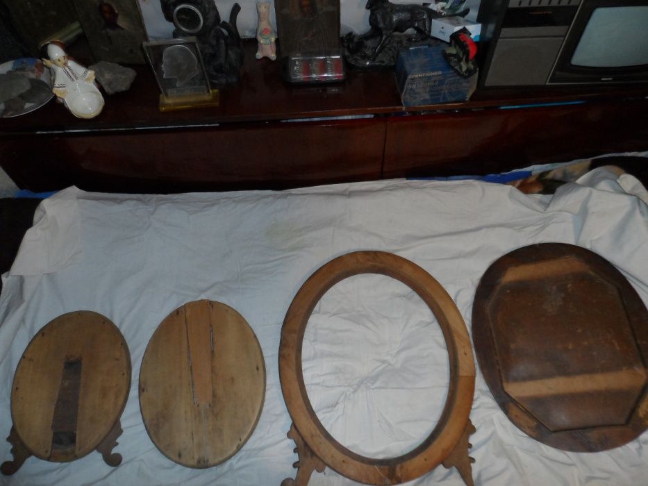 Ретро зеркало овальное в деревянной раме