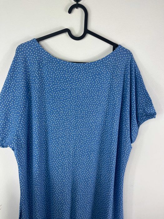 Niebieska wiskozowa sukienka w białe groszki Body Flirt rozmiar 52/54