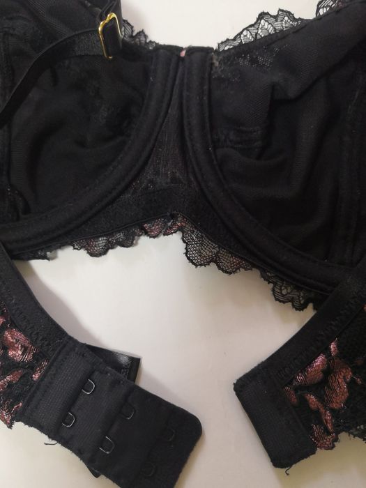 Бюстгальтер бренда Beldona, розмір 85 В.
М'який, з металевими кісточка