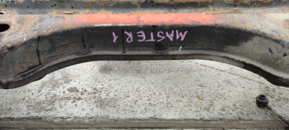 Renault Master I Sanki Belka Przód Przednia Trawers Kołyska