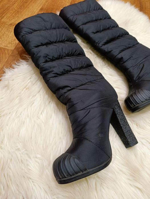 Зимові Сапоги чоботи бренд дутики на каблуках підборах пух (38,5-39 р)