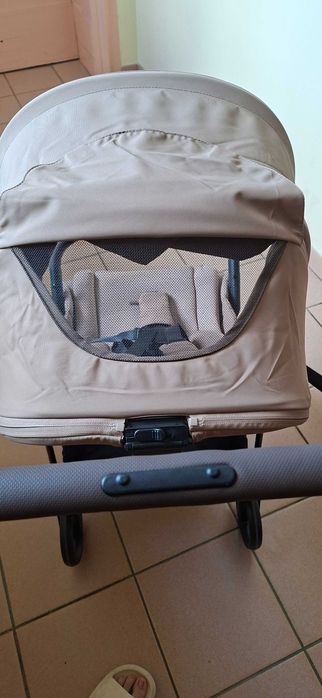 nowa,elegancka spacerówka marki KidduKids model Zeta w kolorze beżowym