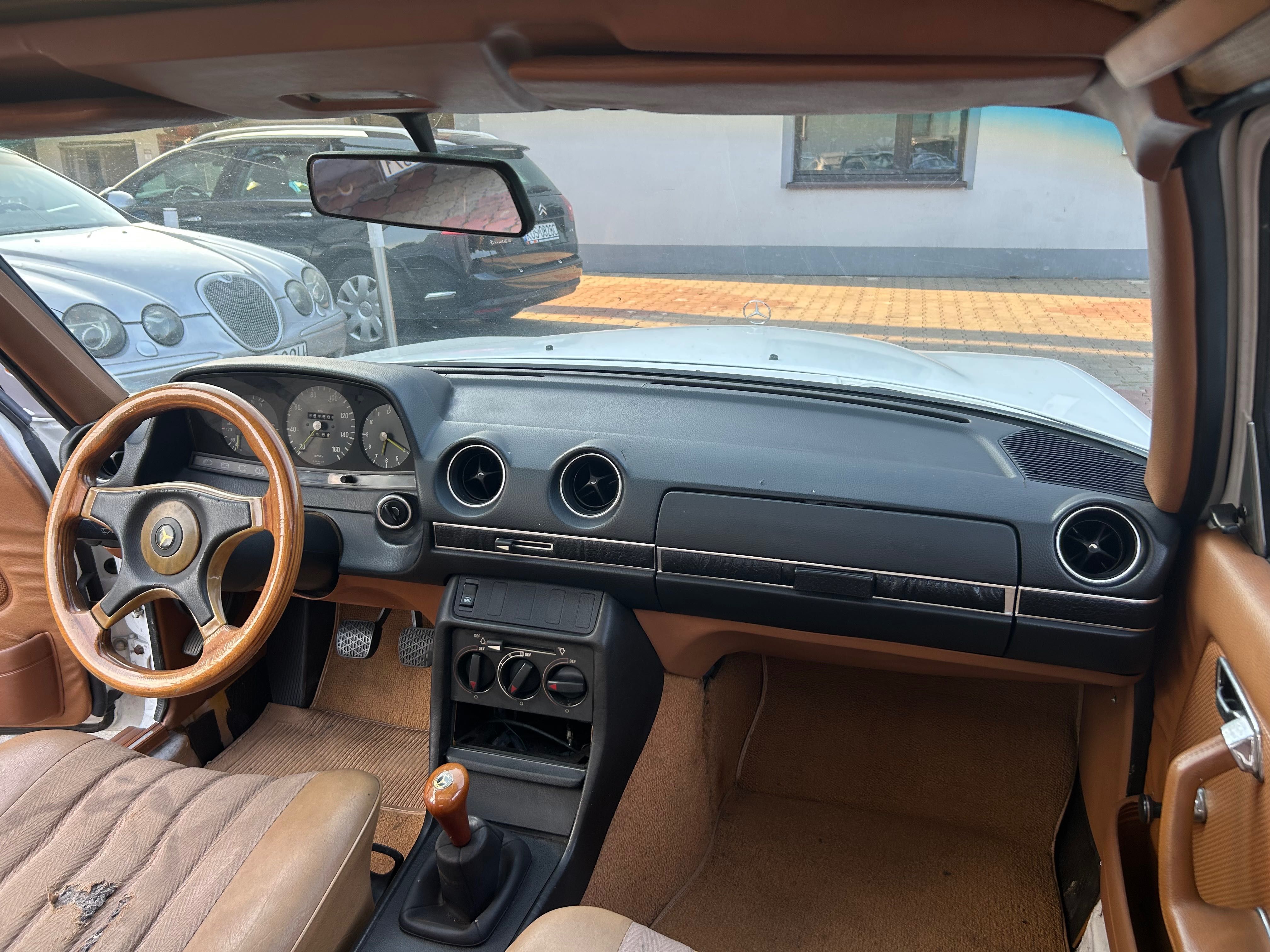 Mercedes w123 200d