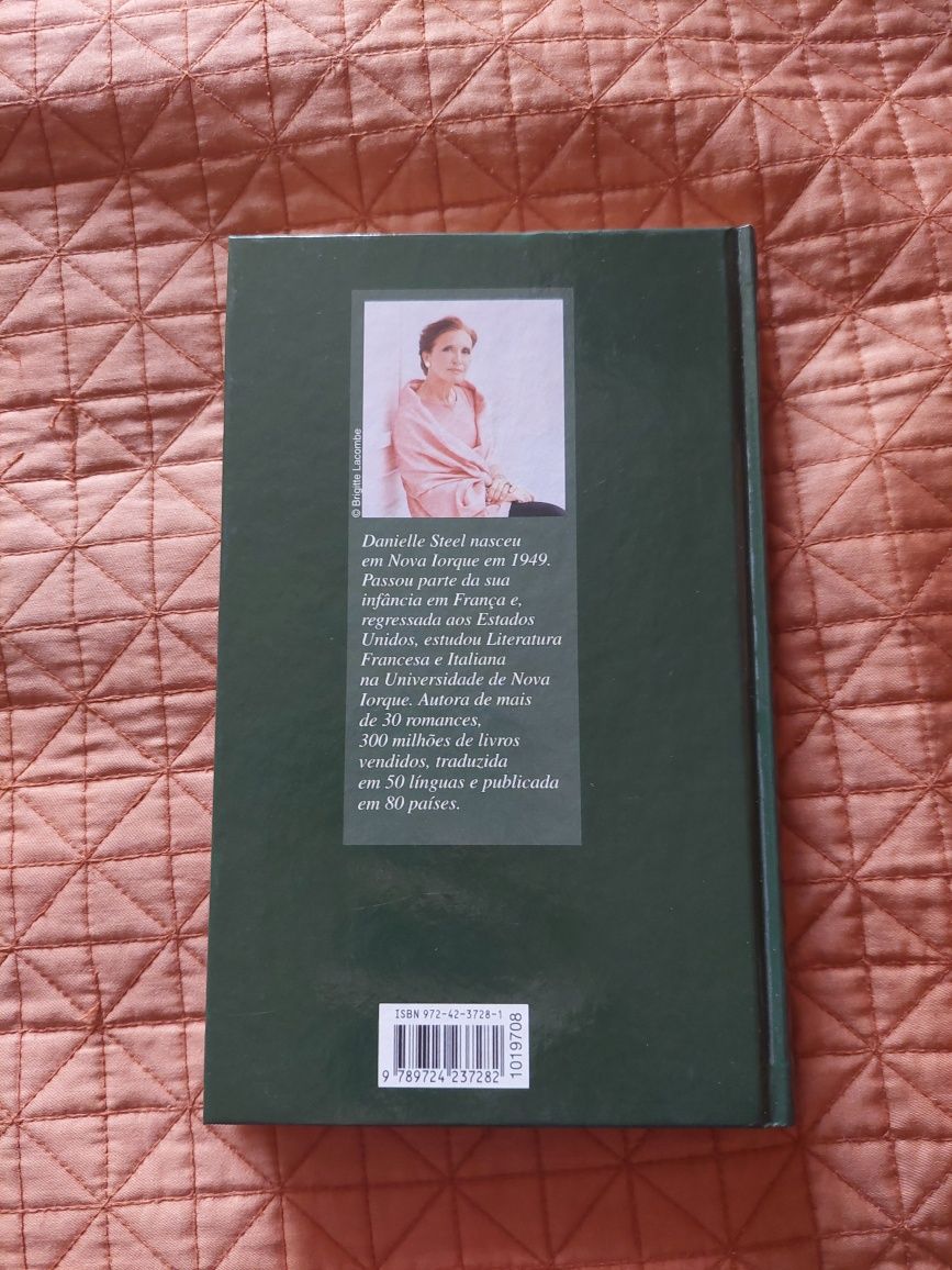 Livro "A Casa da Rua da Esperança"