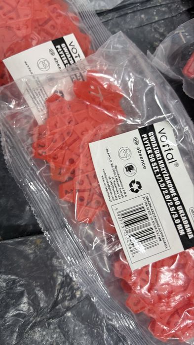 Zestaw Nowy do poziomowania płytek skręcany 200szt kliny krzyżyki