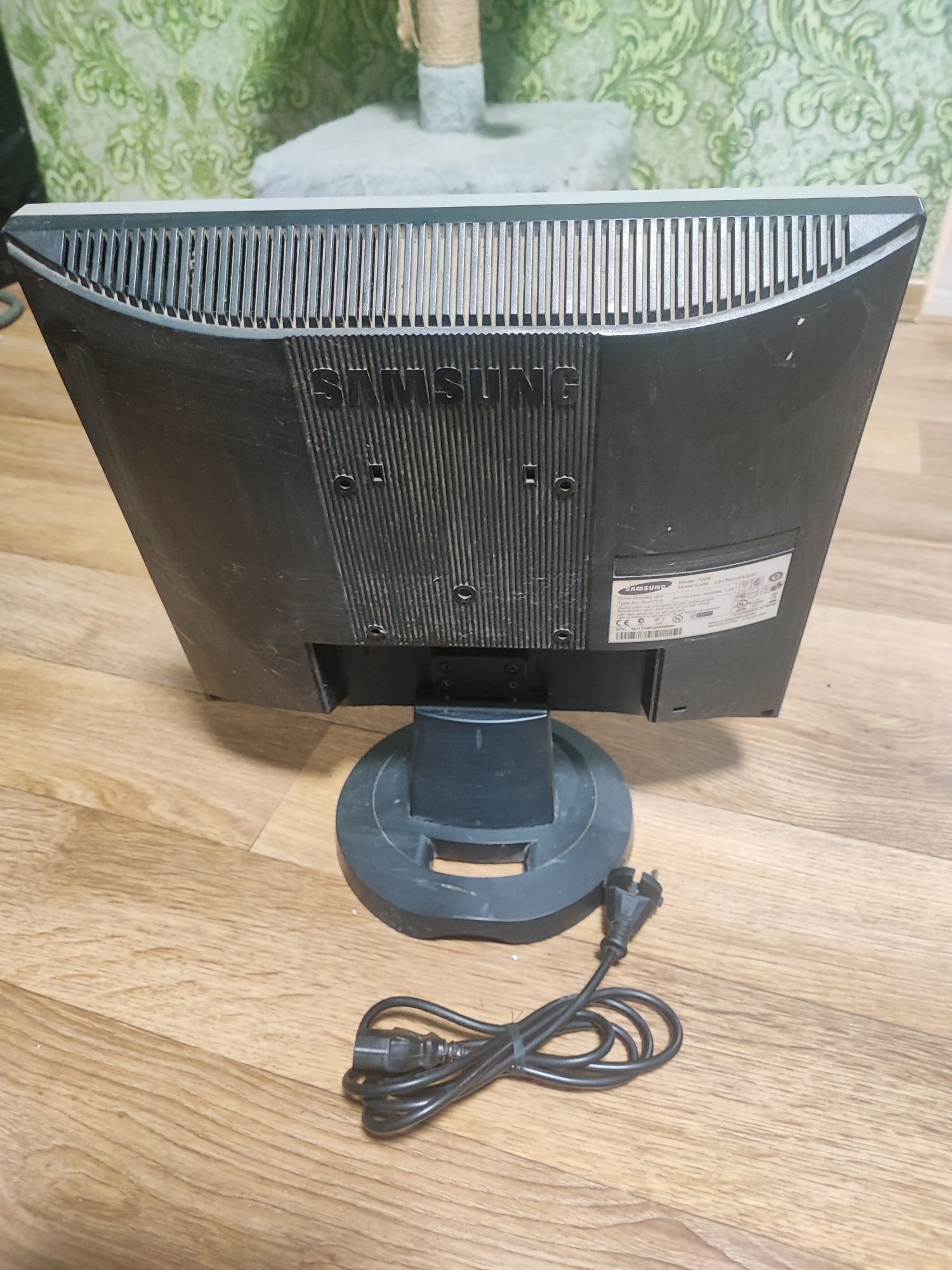 Монитор Samsung 720N