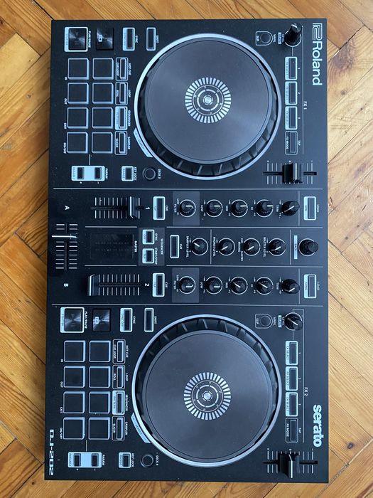 Контроллер Roland DJ 202 Serum