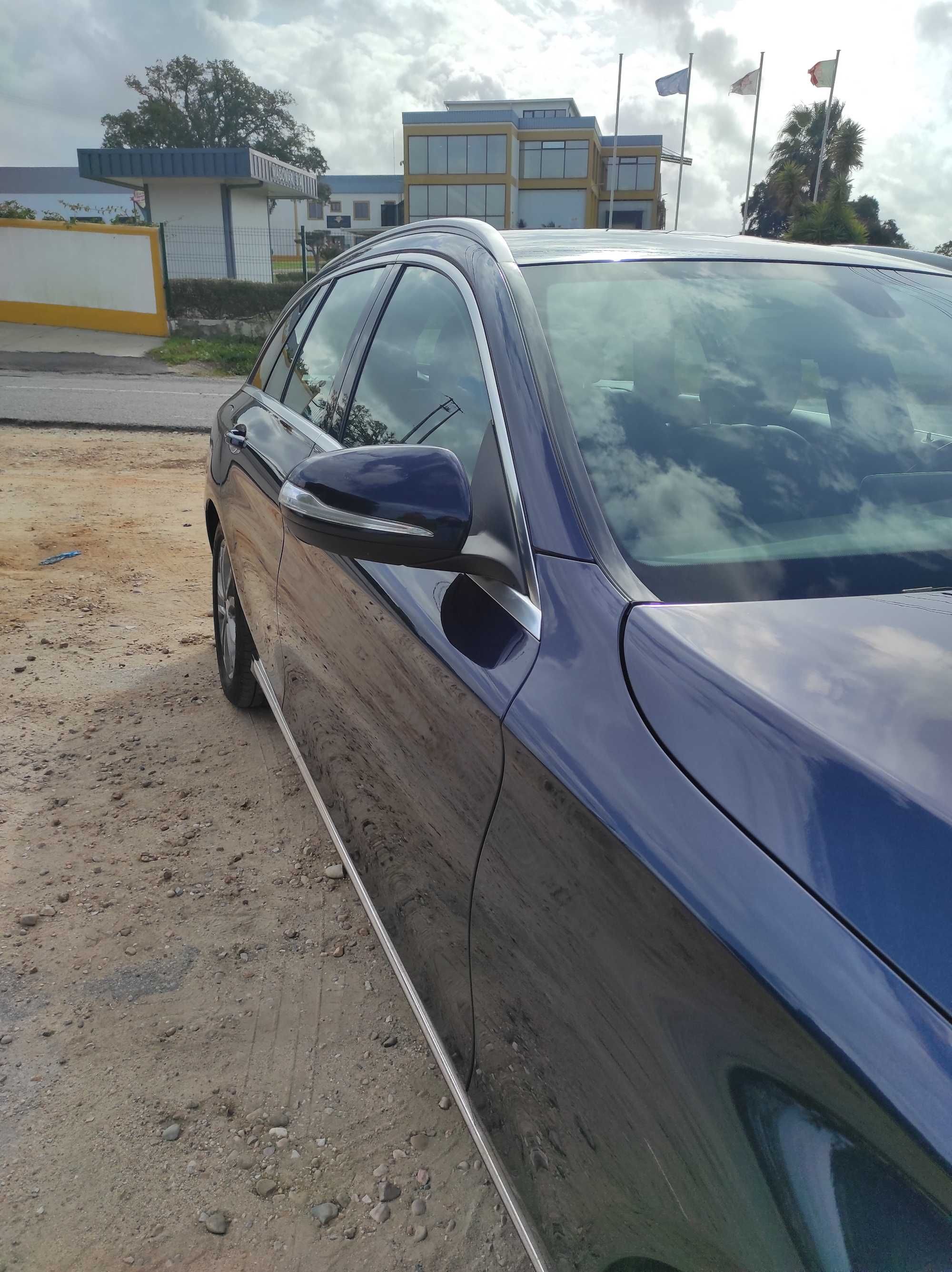 Mercedes-Benz C 220 BlueTEC Avantgarde – IMPECÁVEL