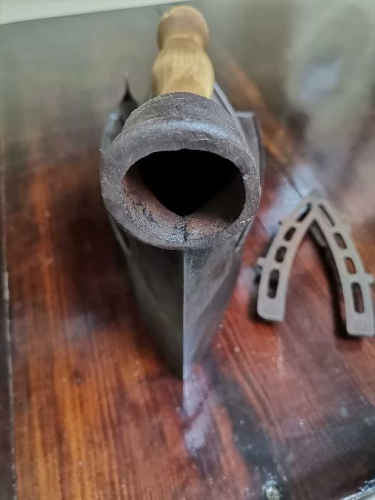 Ferros de engomar antigos