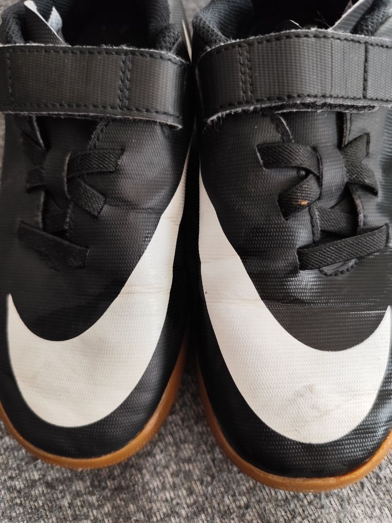 Halówki Nike rozmiar 35